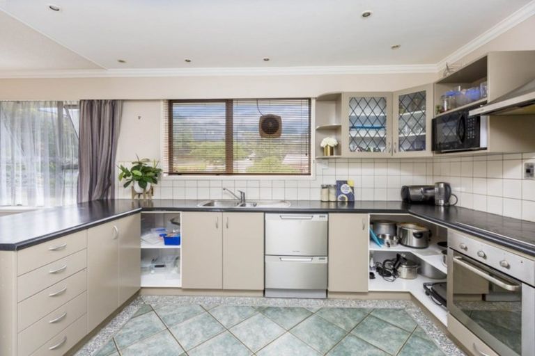 Photo of property in 4 Vista Crescent, Maoribank, Upper Hutt, 5018