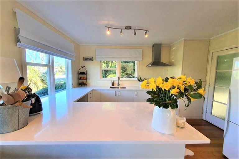 Photo of property in 8 Balmain Street, Newlands, Wellington, 6037