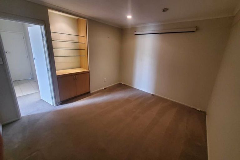 Photo of property in 33 Surf Road, Stanmore Bay, Whangaparaoa, 0932