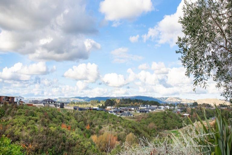 Photo of property in 33 Ruapehu Drive, Fitzherbert, Palmerston North, 4410