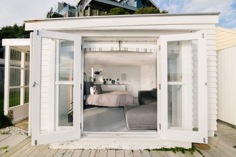 Photo of property in 18 Trevor Terrace, Paremata, Porirua, 5024