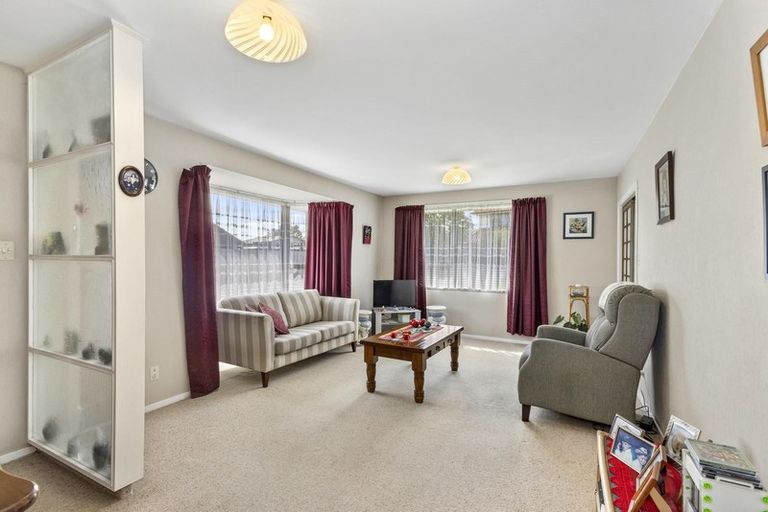 Photo of property in 1/450b Harewood Road, Harewood, Christchurch, 8051