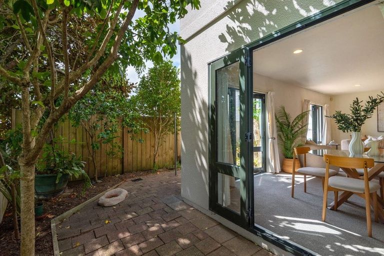 Photo of property in 1/26 Pannill Place, Oteha, Auckland, 0632