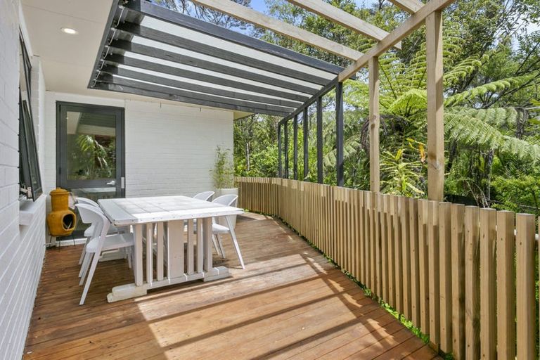 Photo of property in 228 Mountain Road, Henderson Valley, Auckland, 0612
