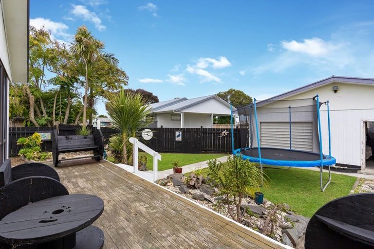 Photo of property in 3b Longstead Avenue, Papamoa Beach, Papamoa, 3118