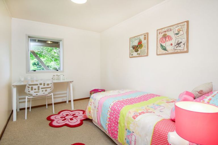 Photo of property in 19 St Catherine Crescent, West Harbour, Auckland, 0618