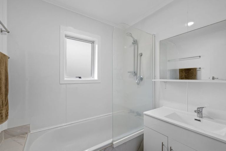 Photo of property in 10 Shaldon Crescent, Blagdon, New Plymouth, 4310