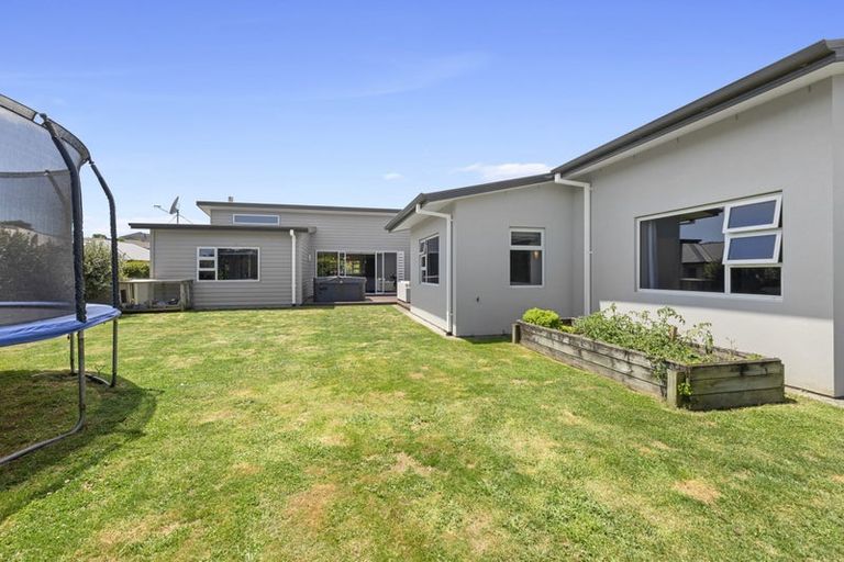 Photo of property in 32 Redwood Crescent, Hurdon, New Plymouth, 4310
