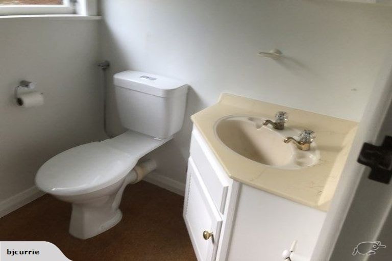 Photo of property in 12 Lifford Place, Awapuni, Palmerston North, 4412