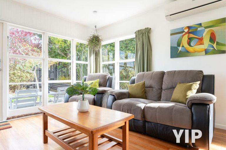 Photo of property in 36 Batchelor Street, Newlands, Wellington, 6037