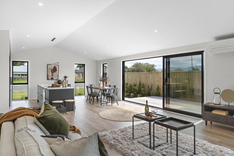 Photo of property in 6 Kakariki Crescent, Carterton, 5713