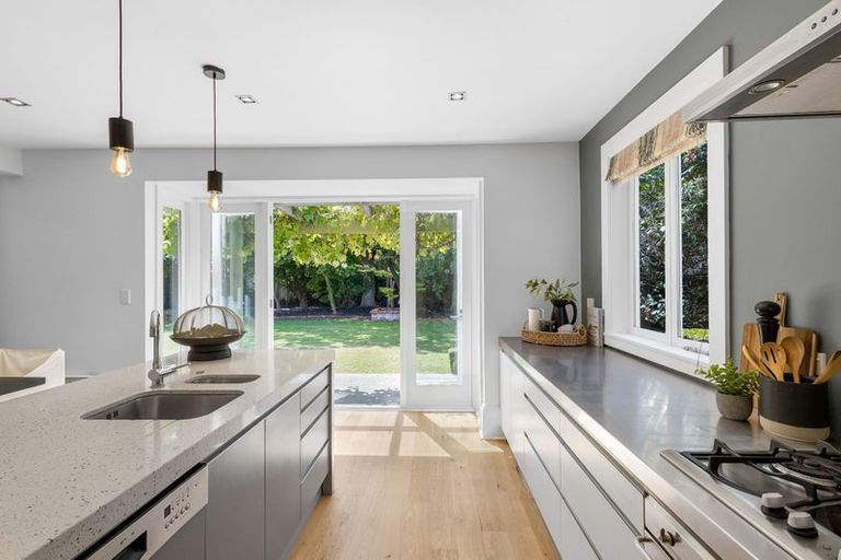 Photo of property in 166 Fendalton Road, Fendalton, Christchurch, 8052