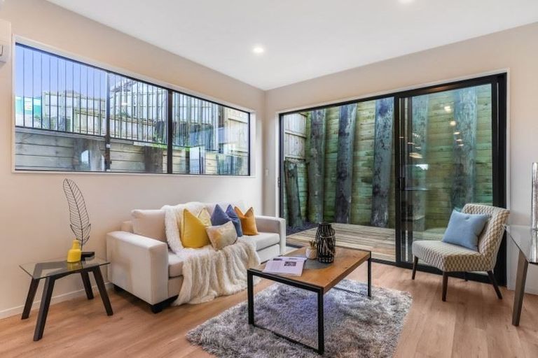 Photo of property in 42 Waihou Crescent, Albany Heights, Auckland, 0632