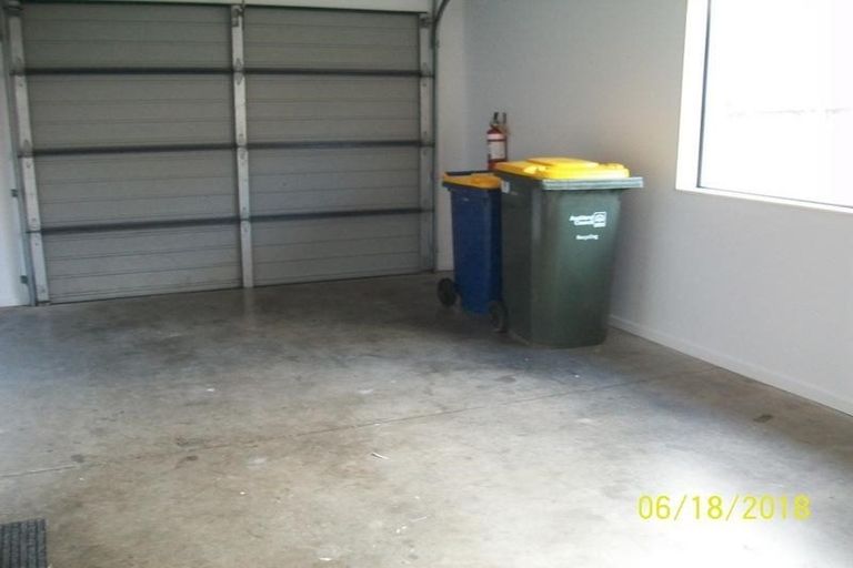 Photo of property in 1/10 Netherlands Avenue, Kelston, Auckland, 0602