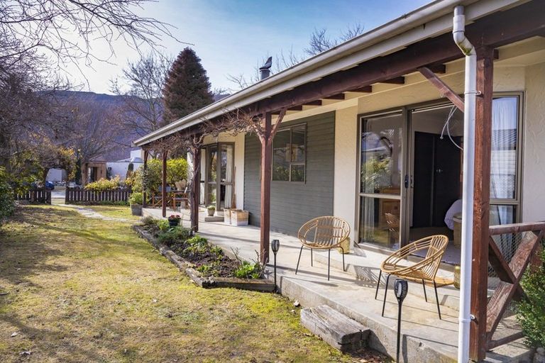 Photo of property in 58 Adamson Drive, Arrowtown, 9302