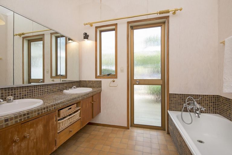 Photo of property in 4 Fenton Terrace, Cockle Bay, Auckland, 2014