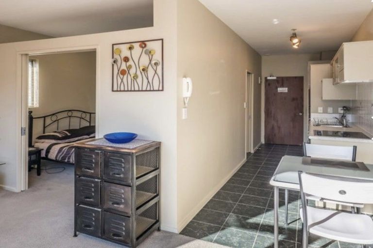 Photo of property in Atrium Towers, 6n/154 The Terrace, Wellington Central, Wellington, 6011