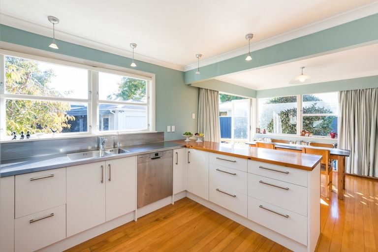 Photo of property in 5 Viscount Place, West End, Palmerston North, 4412