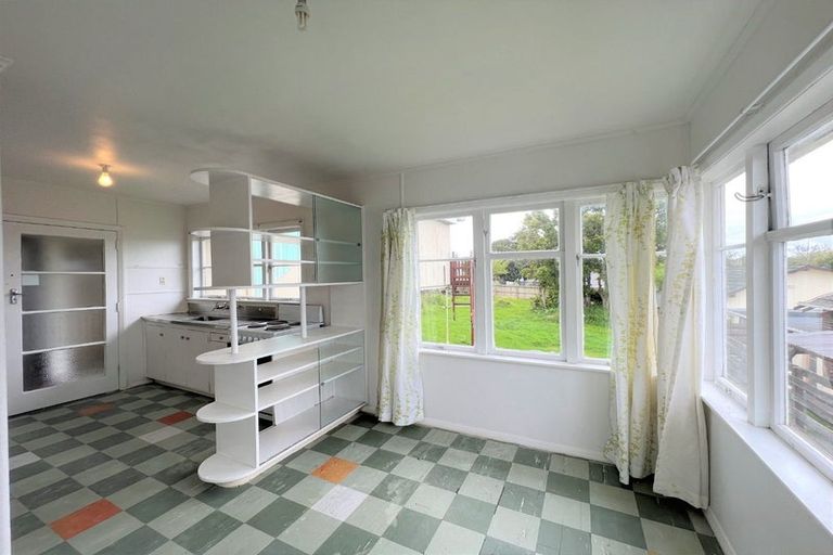 Photo of property in 84 Roberts Road, Te Atatu South, Auckland, 0610