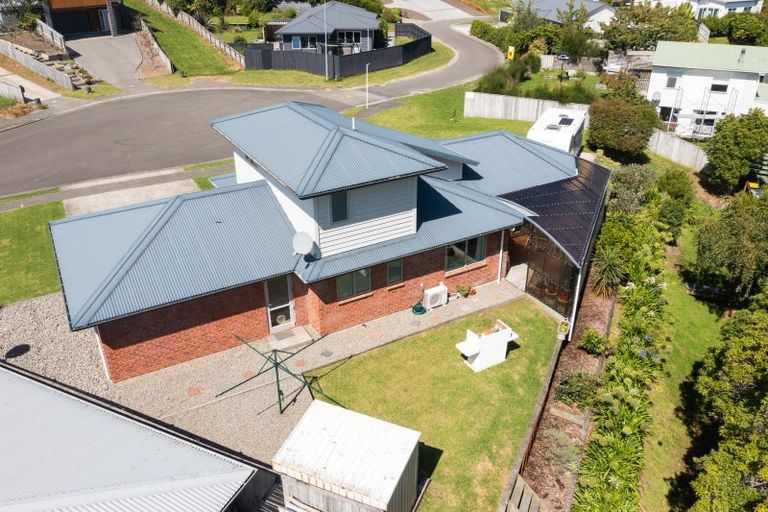 Photo of property in 16 Matuhi Street, Waikanae, 5036