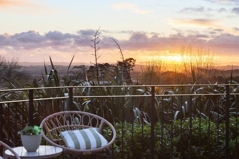 Photo of property in 51 Burrow Road, Pukekohe, 2120