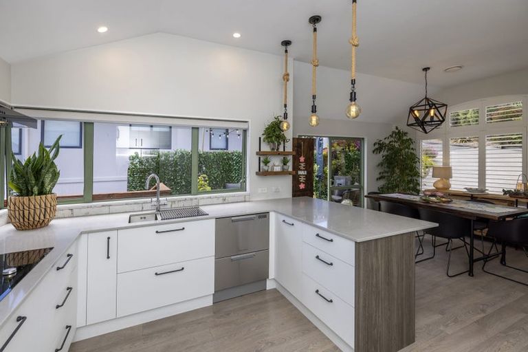 Photo of property in 56 Kakariki Grove, Waikanae, 5036