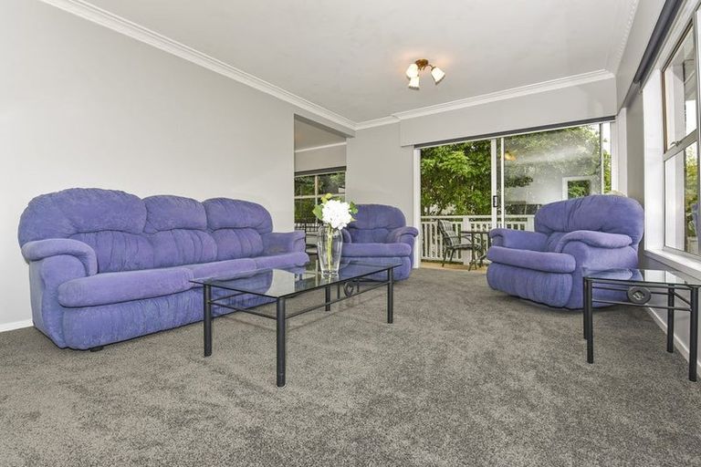 Photo of property in 2/240 Forrest Hill Road, Forrest Hill, Auckland, 0620