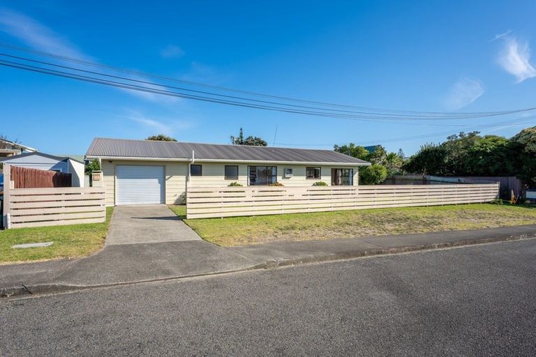 Photo of property in 33 Babbacombe Avenue, Otaki Beach, Otaki, 5512