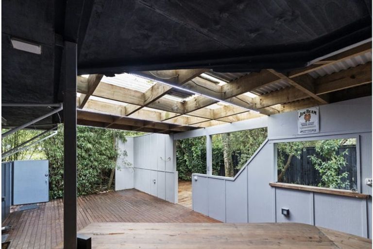 Photo of property in 12 Woodend Road, Woodend, 7610