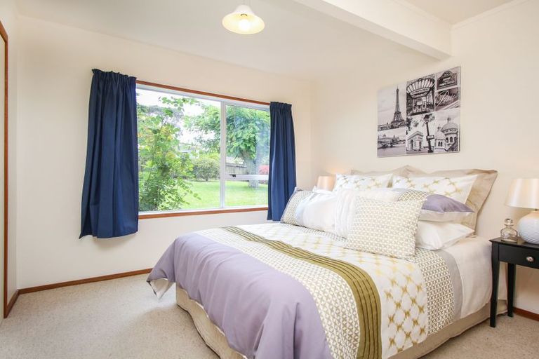 Photo of property in 19 St Catherine Crescent, West Harbour, Auckland, 0618