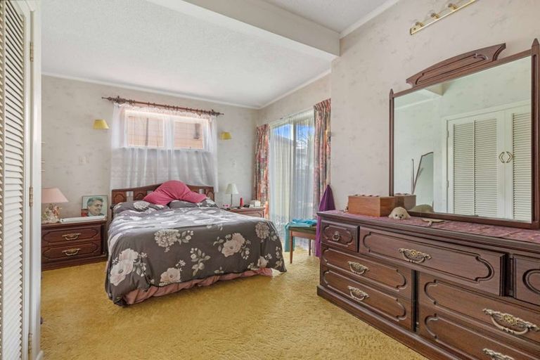 Photo of property in 9 Tiki Street, New Lynn, Auckland, 0600