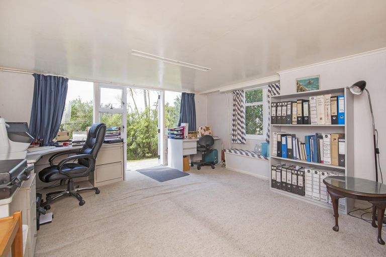 Photo of property in 4 Fenton Terrace, Cockle Bay, Auckland, 2014