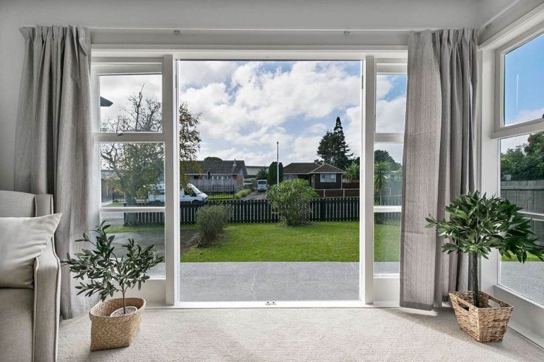 Photo of property in 27 Woburn Street, Mangere East, Auckland, 2024