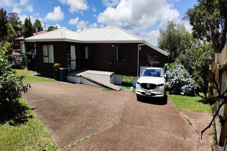 Photo of property in 2/12 Heathglen Place, Bayview, Auckland, 0629