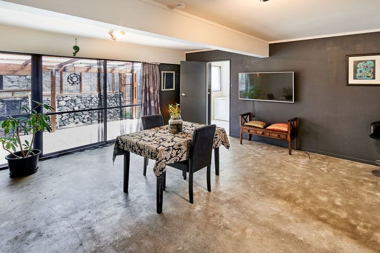 Photo of property in 16 Brasenose Place, Tawa, Wellington, 5028