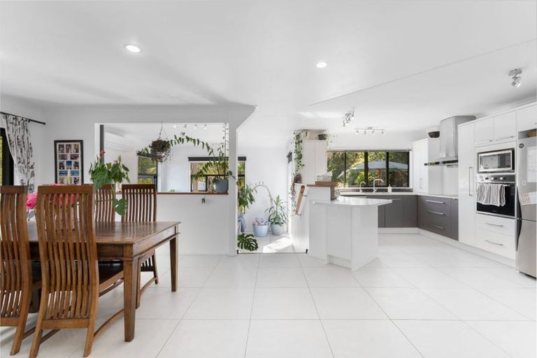 Photo of property in 12b Kimberly Grove, Greenhithe, Auckland, 0632