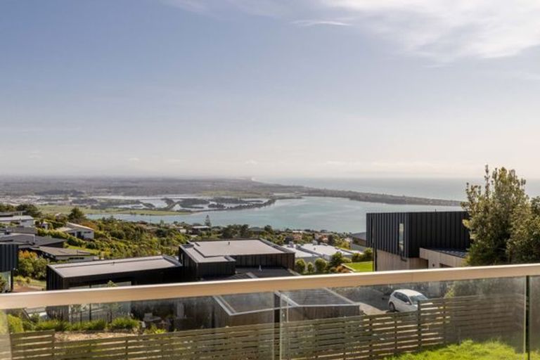 Photo of property in 5 Stoneyridge Close, Mount Pleasant, Christchurch, 8081