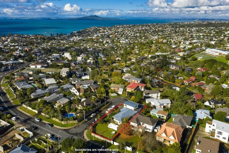 Photo of property in 10 Gull Lane, Mairangi Bay, Auckland, 0630