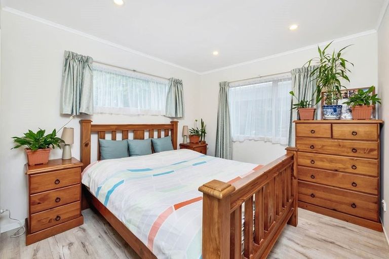 Photo of property in 2 Silverstone Place, Henderson, Auckland, 0612