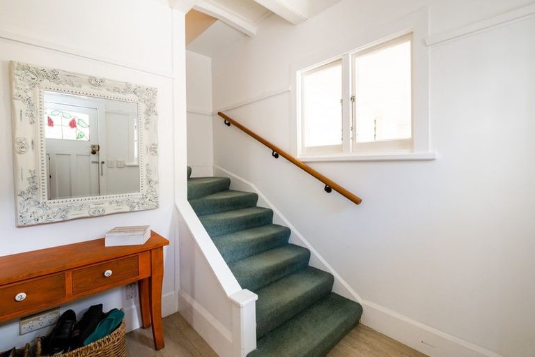 Photo of property in 11 Corry Avenue, Bluff Hill, Napier, 4110