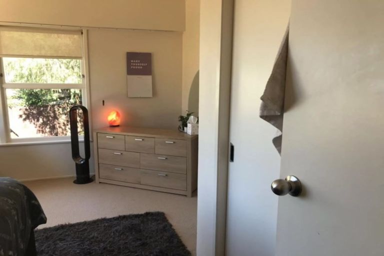 Photo of property in 2/5 Downing Street, Glenfield, Auckland, 0629