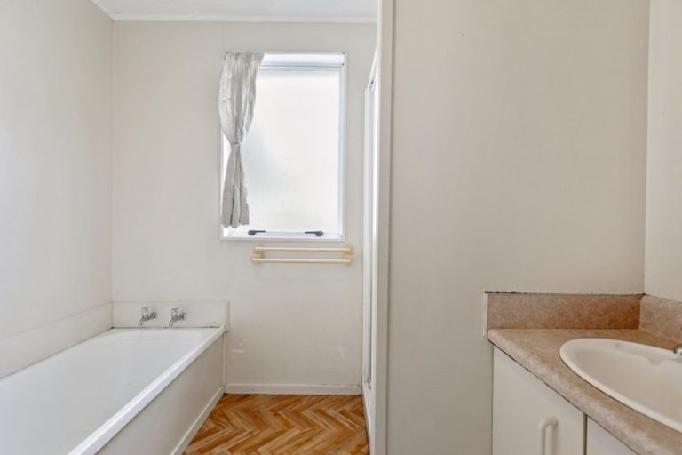 Photo of property in 2/72 Palmers Road, Clendon Park, Auckland, 2103