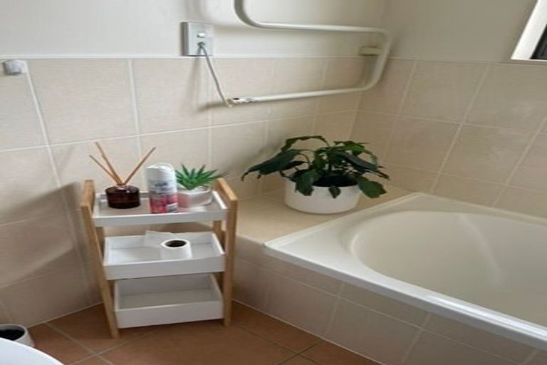 Photo of property in 70 Naylors Drive, Mangere, Auckland, 2022