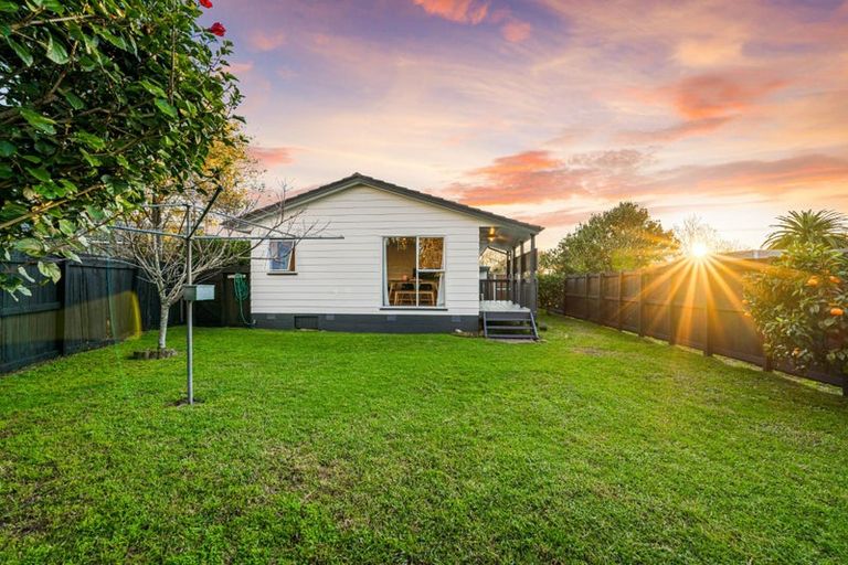 Photo of property in 92b Beach Road, Te Atatu Peninsula, Auckland, 0610