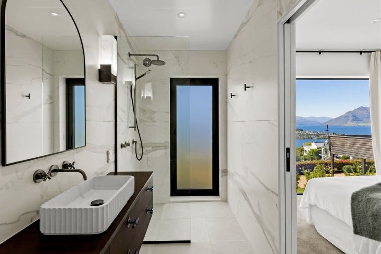 Photo of property in 1a Olivers Place, Queenstown, 9300