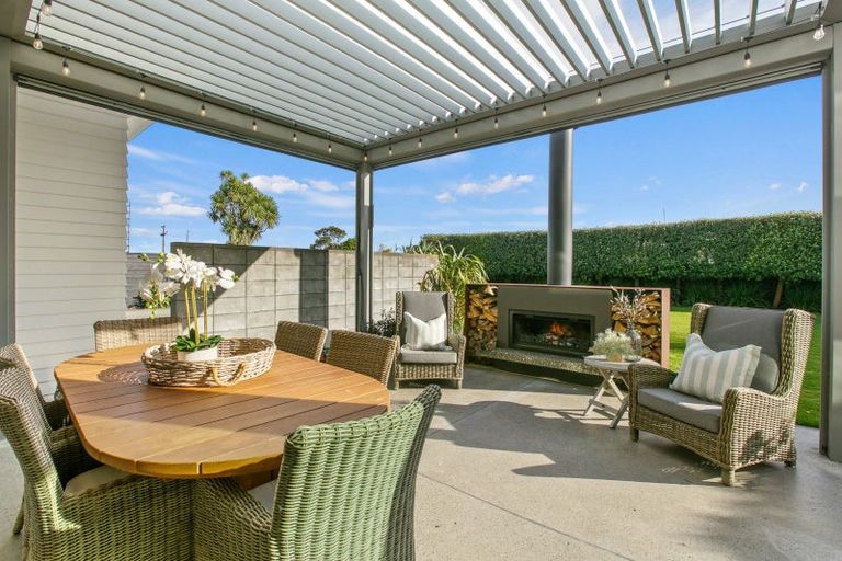 Photo of property in 17 Pitcairn Street, Oakura, 4314