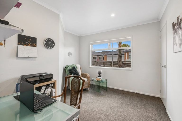 Photo of property in 8 Waitaha Close, Orewa, 0931