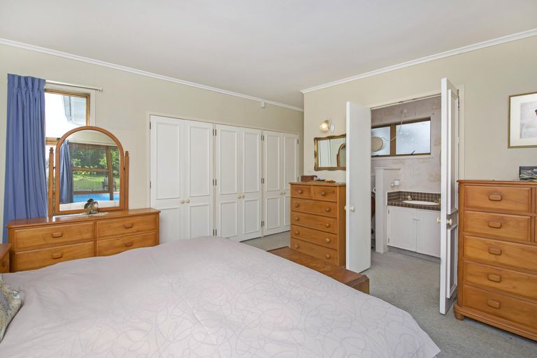 Photo of property in 4 Fenton Terrace, Cockle Bay, Auckland, 2014