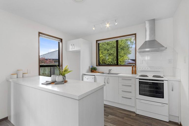 Photo of property in 35 Royal Park Drive, Parklands, Christchurch, 8083