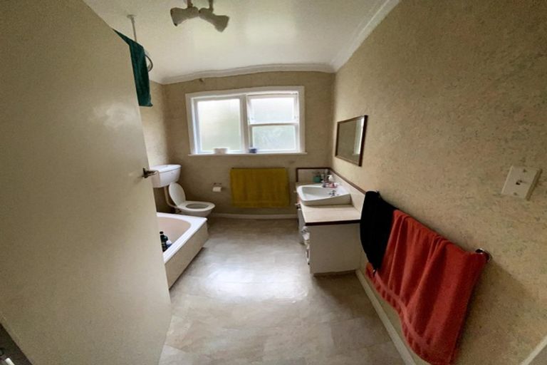 Photo of property in 27 Saint Albans Avenue, Hokowhitu, Palmerston North, 4410